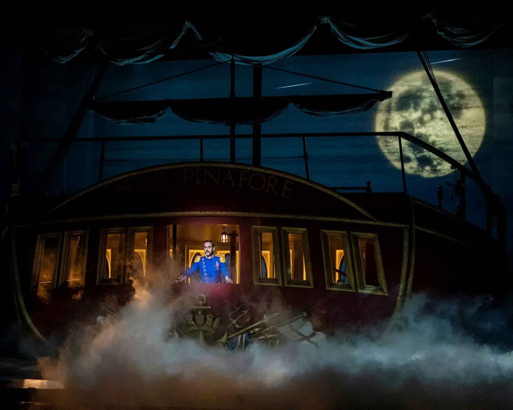 takis - H.M.S. Pinafore (02) English National Opera 2021