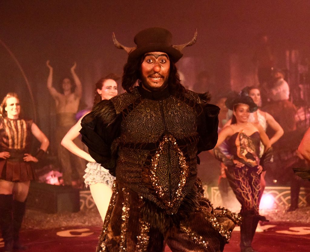 takis - Gifford's Circus Hooley (2021) (02)